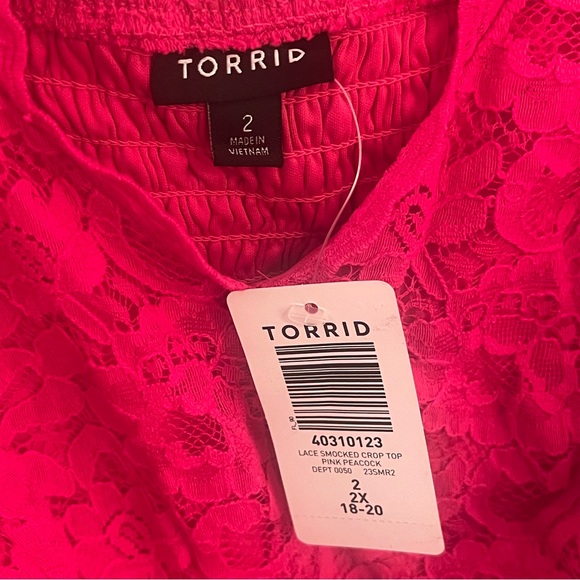 Torrid Plus Size Hot Pink Lace Smocked Crop Top NWT Size 2 - Picture 6 of 7